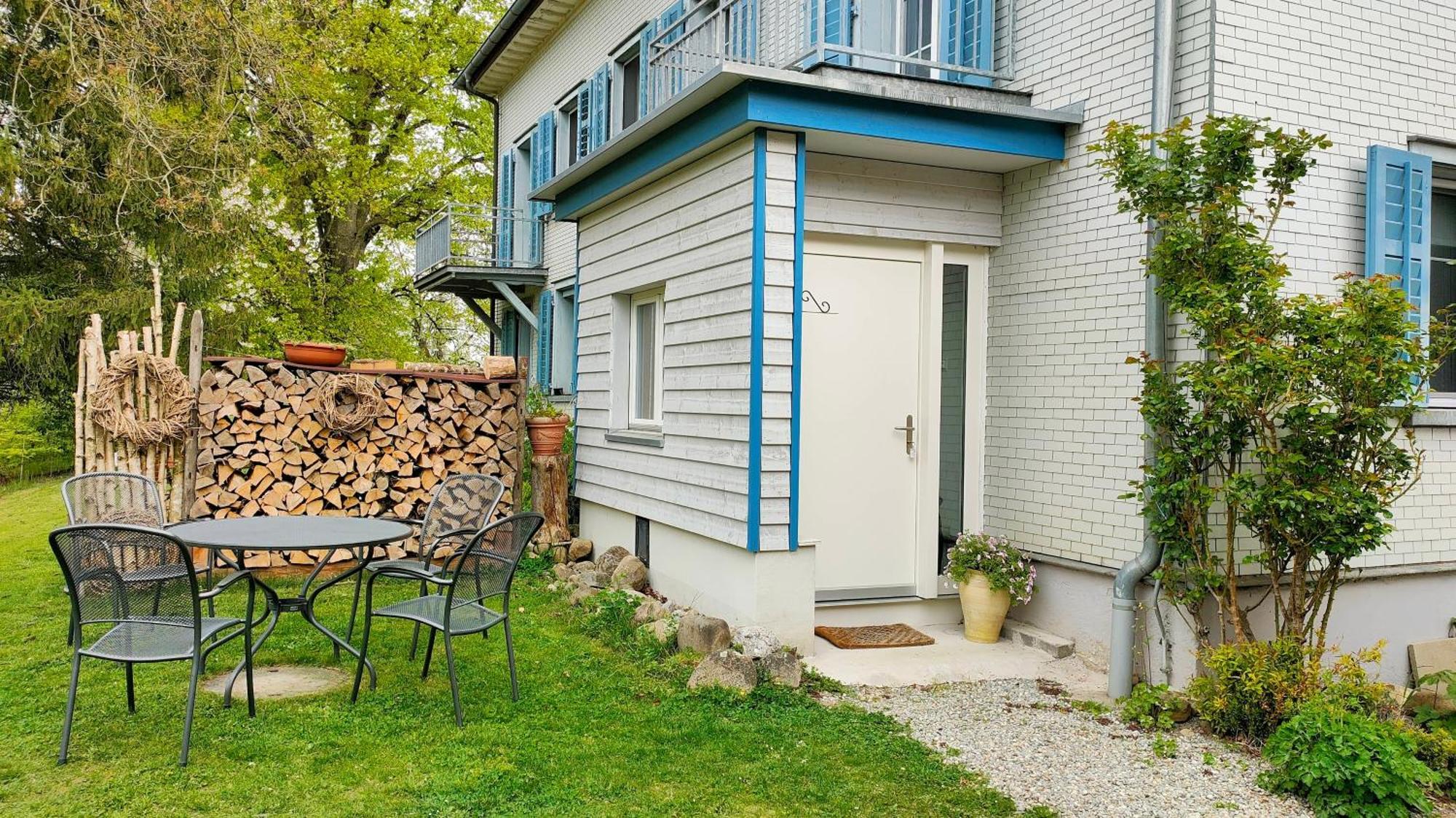 Seesicht Und Charmante Wohnung Bei Hanni Und Ueli Bottighofen Exterior foto